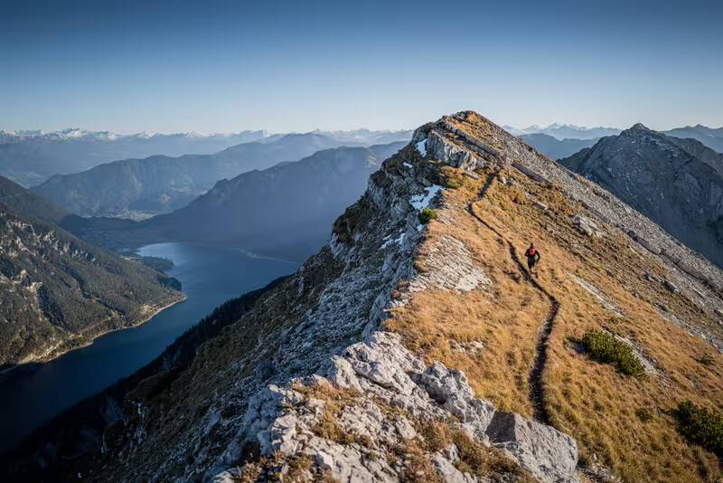 Karwendeltal im Herbst, tief hängender Nebel